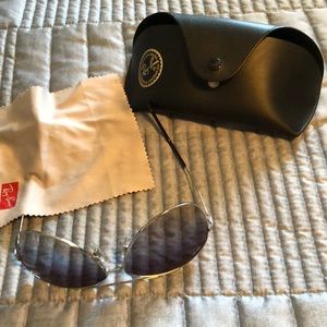 Aviator sunglasses w/ cloth and case